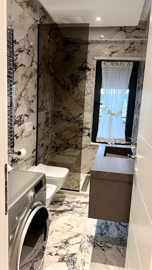 Zeus Tirana Suite Deluxe Luaran gambar