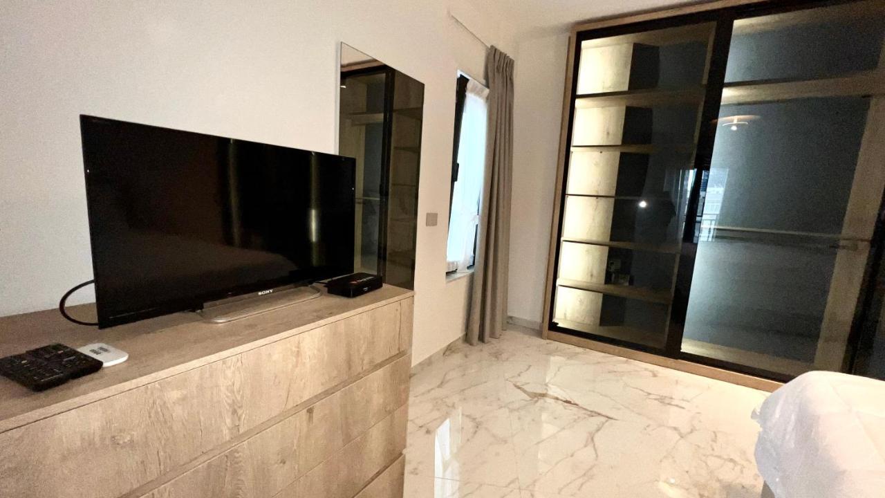 Zeus Tirana Suite Deluxe Luaran gambar