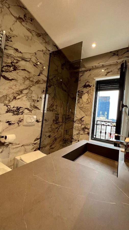 Zeus Tirana Suite Deluxe Luaran gambar